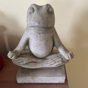 Zen Frog Statue in Gray